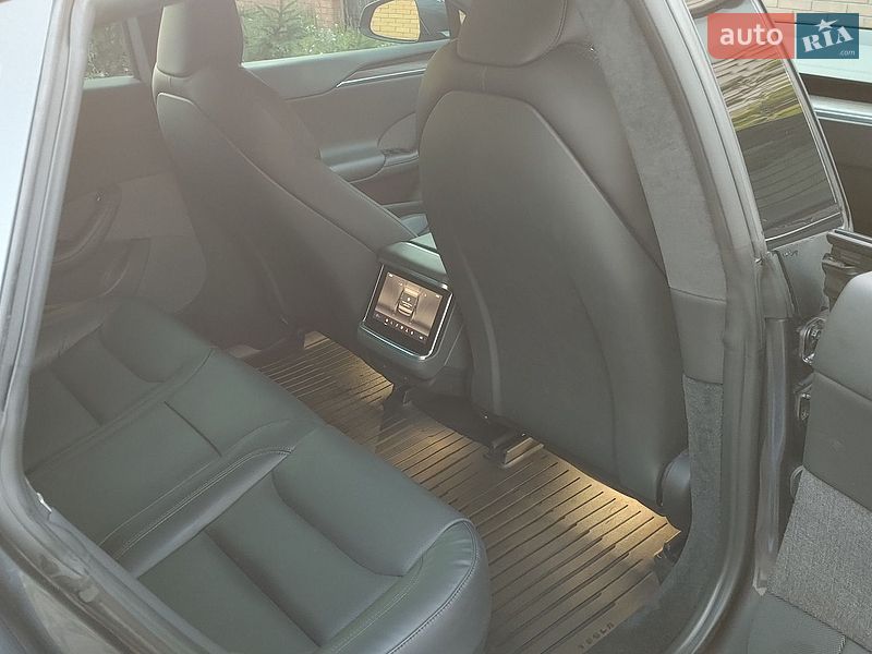 Лифтбек Tesla Model S 2021 в Днепре
