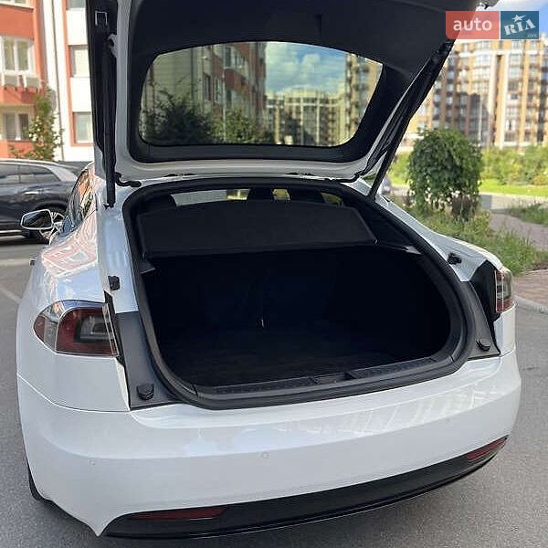 Лифтбек Tesla Model S 2017 в Львове
