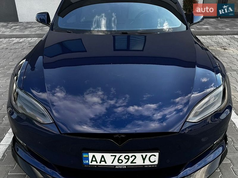 Лифтбек Tesla Model S 2016 в Киеве