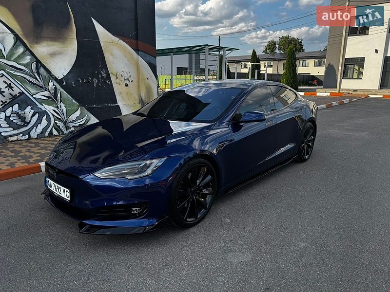 Лифтбек Tesla Model S 2016 в Киеве