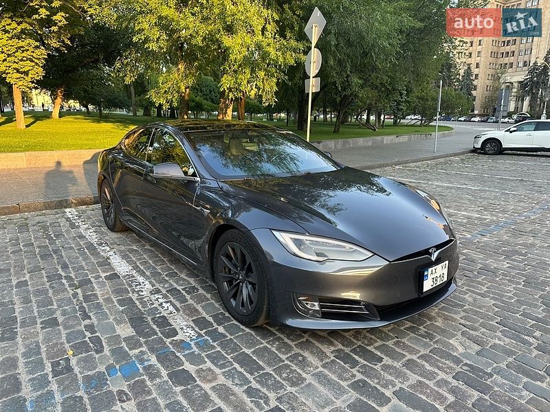 Tesla Model S 2018