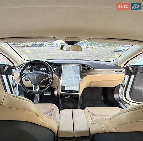 Лифтбек Tesla Model S 2015 в Киеве