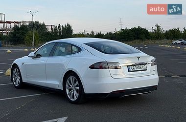 Лифтбек Tesla Model S 2015 в Киеве