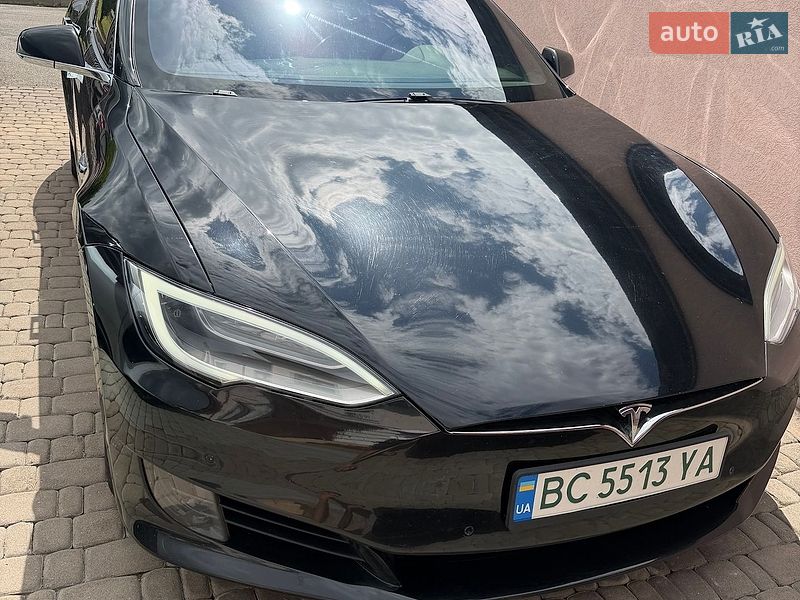 Ліфтбек Tesla Model S 2017 в Шептицькому