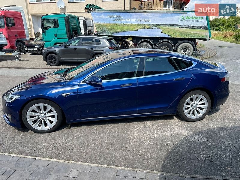 Лифтбек Tesla Model S 2017 в Самборе