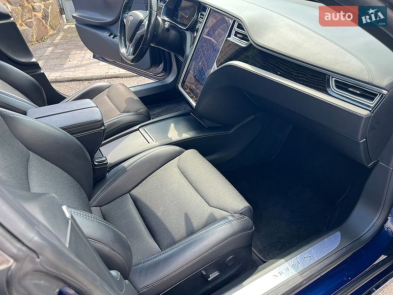Лифтбек Tesla Model S 2017 в Самборе