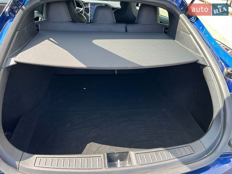 Лифтбек Tesla Model S 2017 в Самборе
