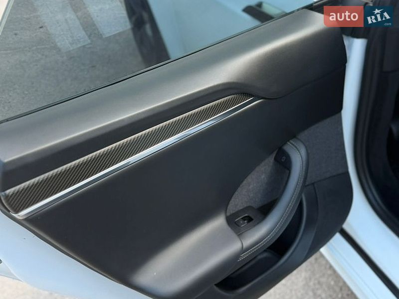 Лифтбек Tesla Model S 2021 в Виннице