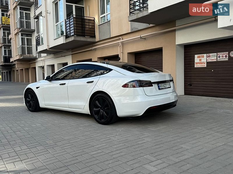 Лифтбек Tesla Model S 2021 в Днепре