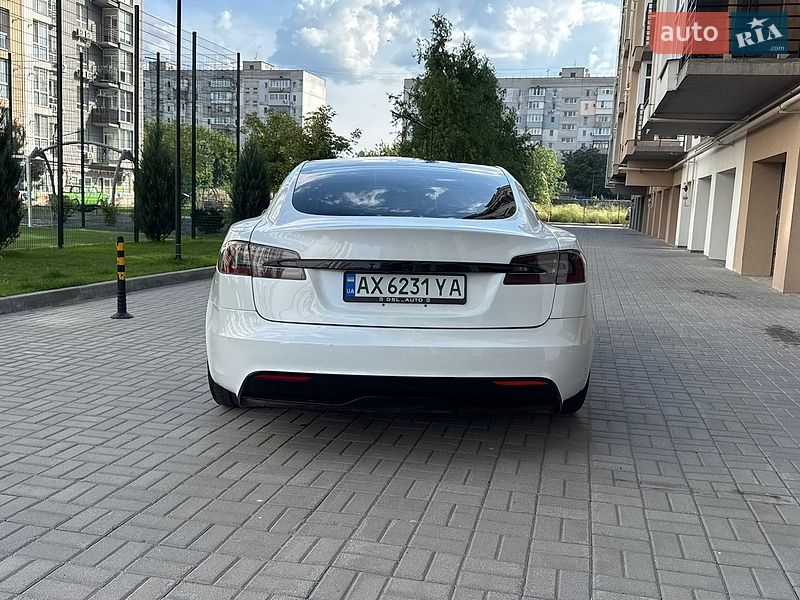 Лифтбек Tesla Model S 2021 в Днепре