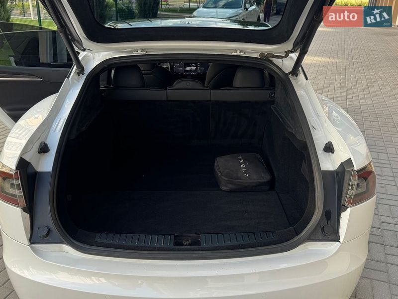 Лифтбек Tesla Model S 2021 в Днепре