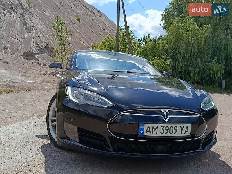 Ліфтбек Tesla Model S 2015 в Коростені фото Ліфтбек Tesla Model S 2015 в Коростені
