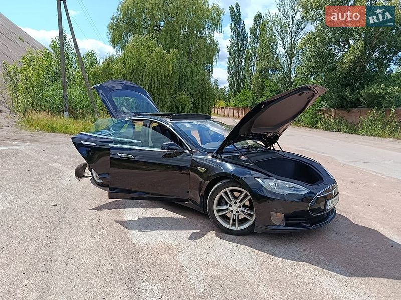 Ліфтбек Tesla Model S 2015 в Коростені фото 15 Ліфтбек Tesla Model S 2015 в Коростені