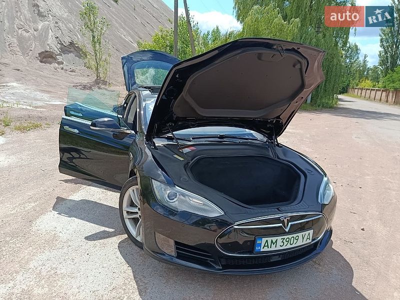 Ліфтбек Tesla Model S 2015 в Коростені фото 17 Ліфтбек Tesla Model S 2015 в Коростені