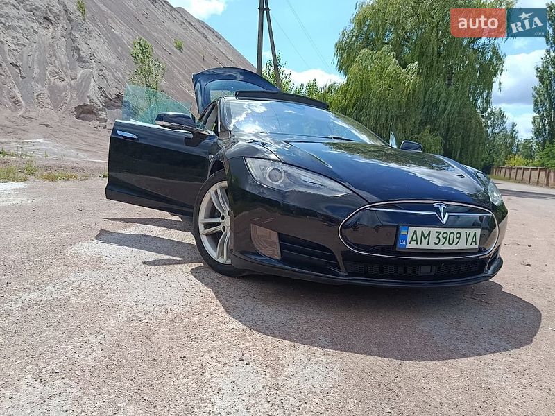 Ліфтбек Tesla Model S 2015 в Коростені фото 18 Ліфтбек Tesla Model S 2015 в Коростені