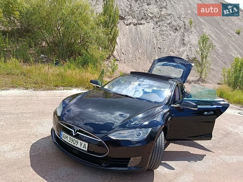 Ліфтбек Tesla Model S 2015 в Коростені фото 20 Ліфтбек Tesla Model S 2015 в Коростені