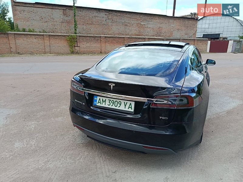 Ліфтбек Tesla Model S 2015 в Коростені фото 24 Ліфтбек Tesla Model S 2015 в Коростені