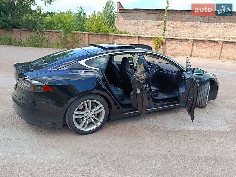 Ліфтбек Tesla Model S 2015 в Коростені фото 21 Ліфтбек Tesla Model S 2015 в Коростені