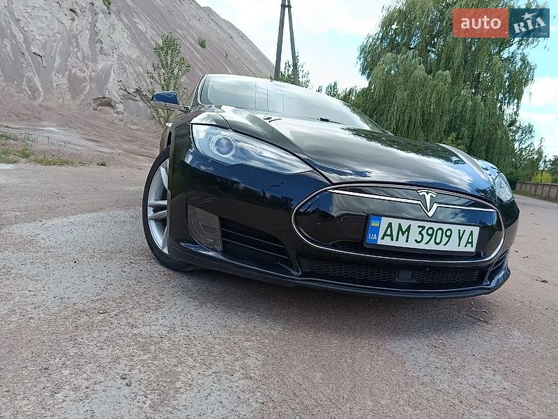 Ліфтбек Tesla Model S 2015 в Коростені фото 26 Ліфтбек Tesla Model S 2015 в Коростені
