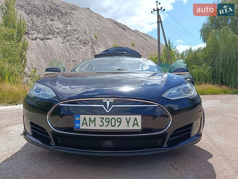 Ліфтбек Tesla Model S 2015 в Коростені фото 19 Ліфтбек Tesla Model S 2015 в Коростені