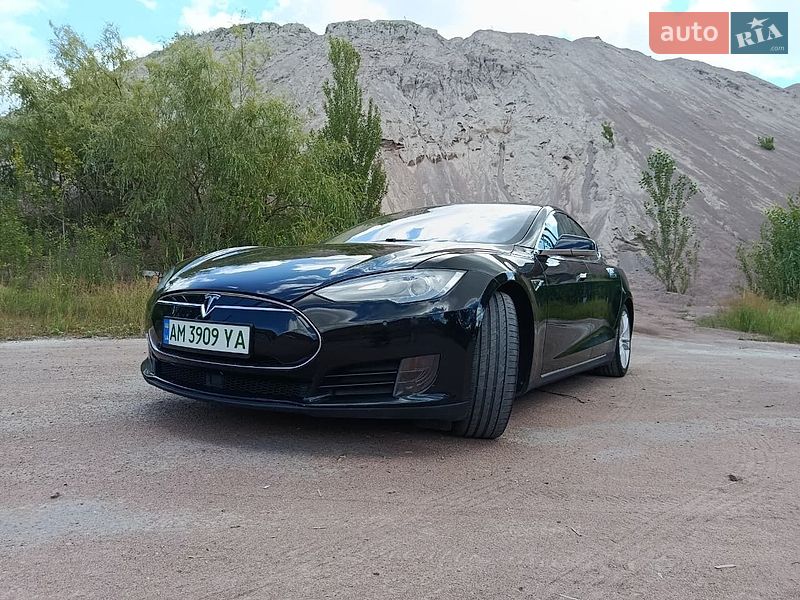 Ліфтбек Tesla Model S 2015 в Коростені фото 29 Ліфтбек Tesla Model S 2015 в Коростені