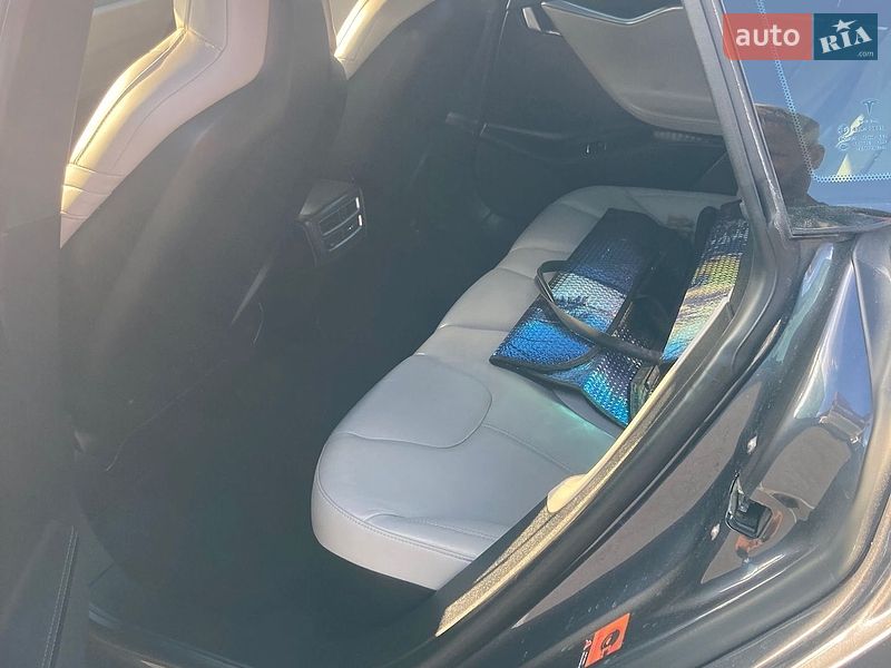 Ліфтбек Tesla Model S 2016 в Львові фото 13 Ліфтбек Tesla Model S 2016 в Львові