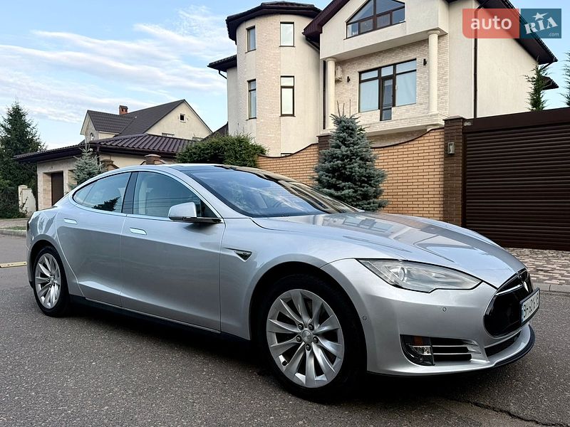 Ліфтбек Tesla Model S 2015 в Одесі фото 10 Ліфтбек Tesla Model S 2015 в Одесі
