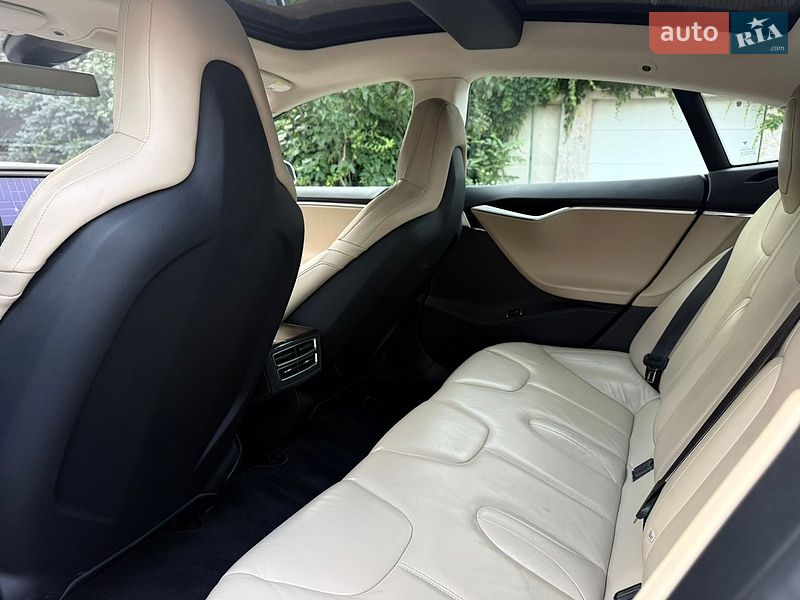 Ліфтбек Tesla Model S 2015 в Одесі фото 21 Ліфтбек Tesla Model S 2015 в Одесі