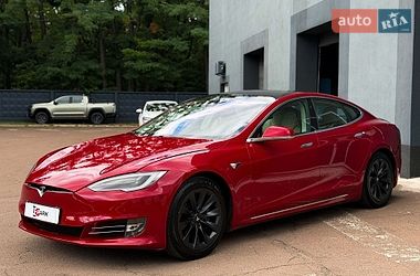 Ліфтбек Tesla Model S 2017 в Києві