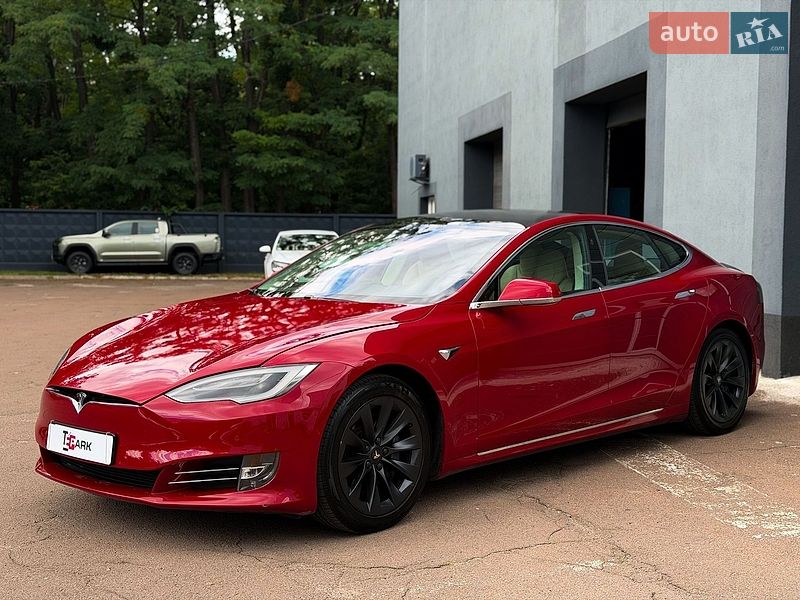Ліфтбек Tesla Model S 2017 в Києві