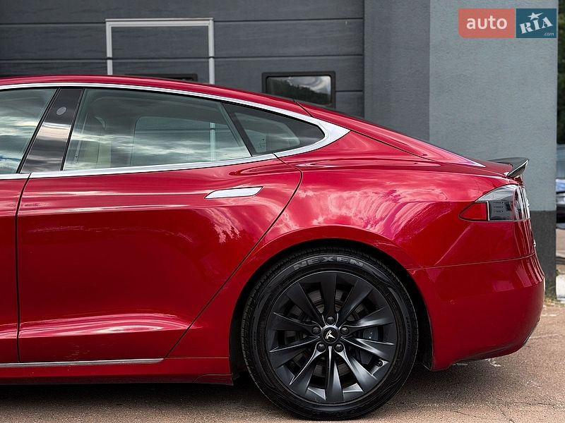 Ліфтбек Tesla Model S 2017 в Києві