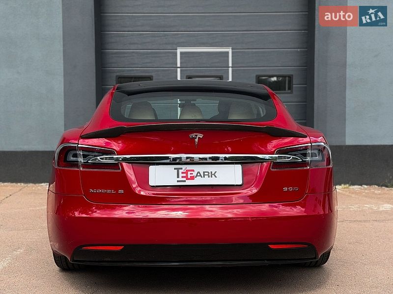 Ліфтбек Tesla Model S 2017 в Києві