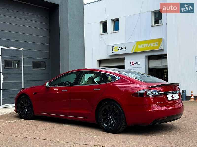 Ліфтбек Tesla Model S 2017 в Києві