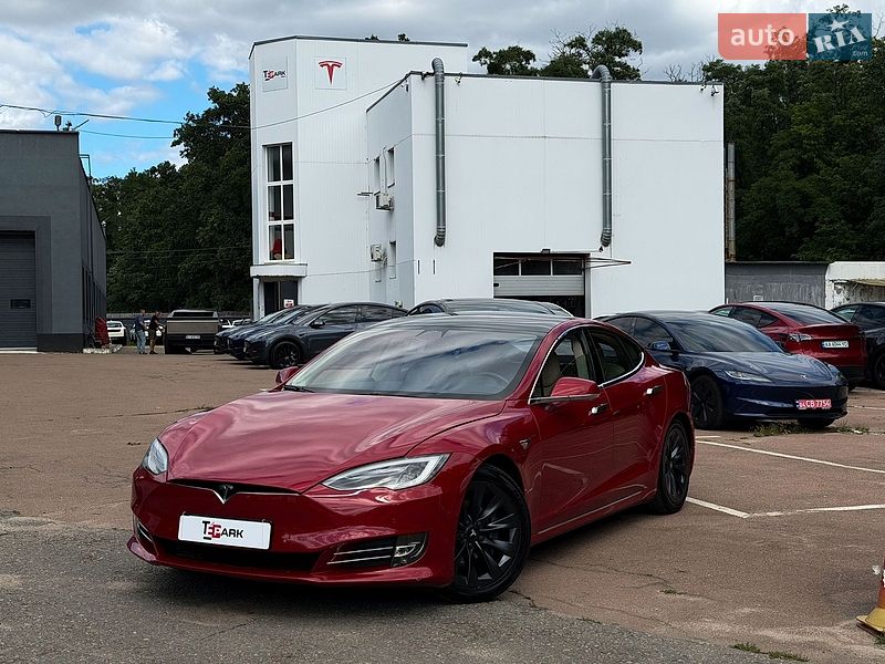 Ліфтбек Tesla Model S 2017 в Києві