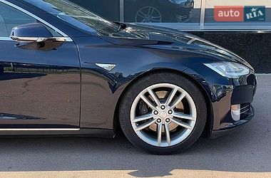 Лифтбек Tesla Model S 2015 в Киеве