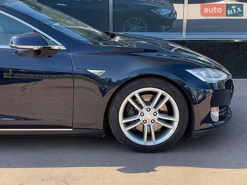 Лифтбек Tesla Model S 2015 в Киеве
