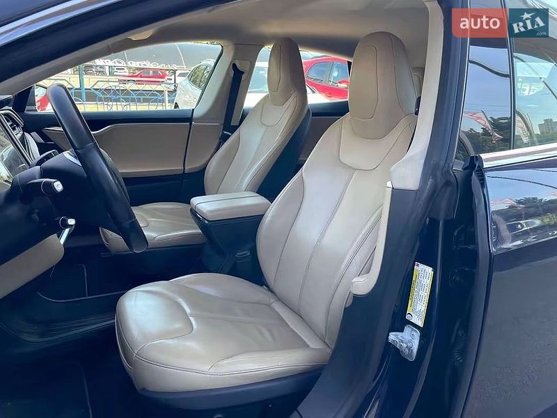 Лифтбек Tesla Model S 2015 в Киеве