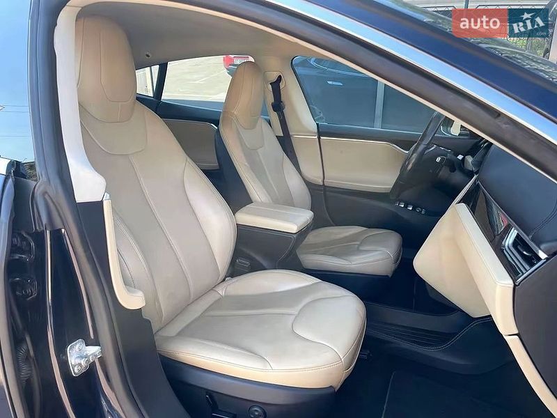 Лифтбек Tesla Model S 2015 в Киеве