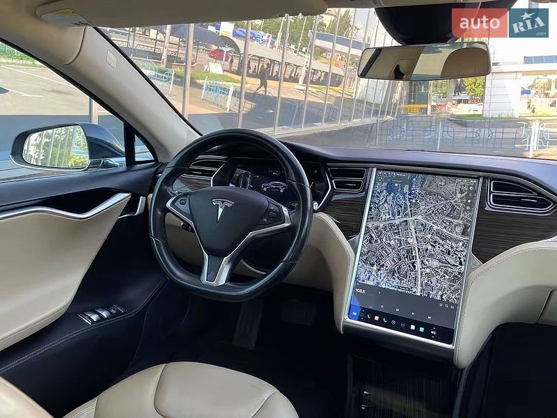 Лифтбек Tesla Model S 2015 в Киеве