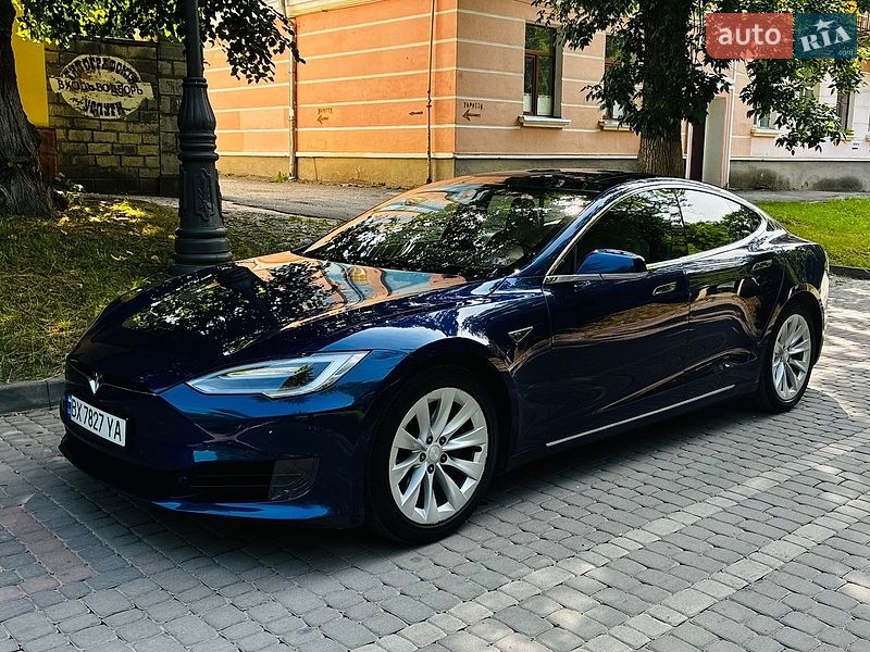 Лифтбек Tesla Model S 2016 в Каменец-Подольском