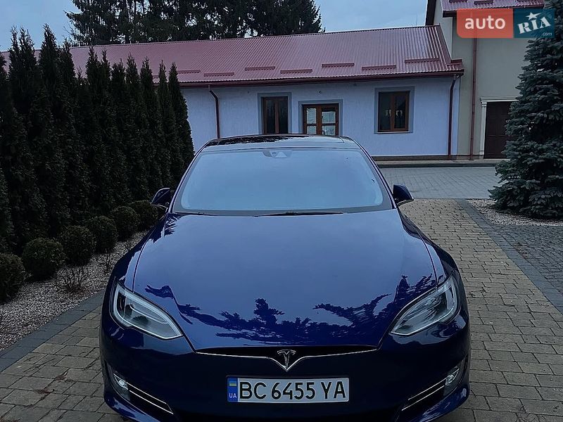 Лифтбек Tesla Model S 2016 в Львове