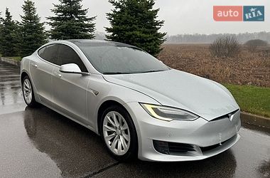 Ліфтбек Tesla Model S 2016 в Києві