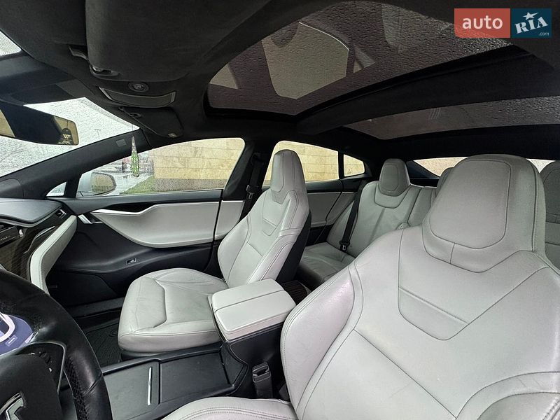 Ліфтбек Tesla Model S 2016 в Києві