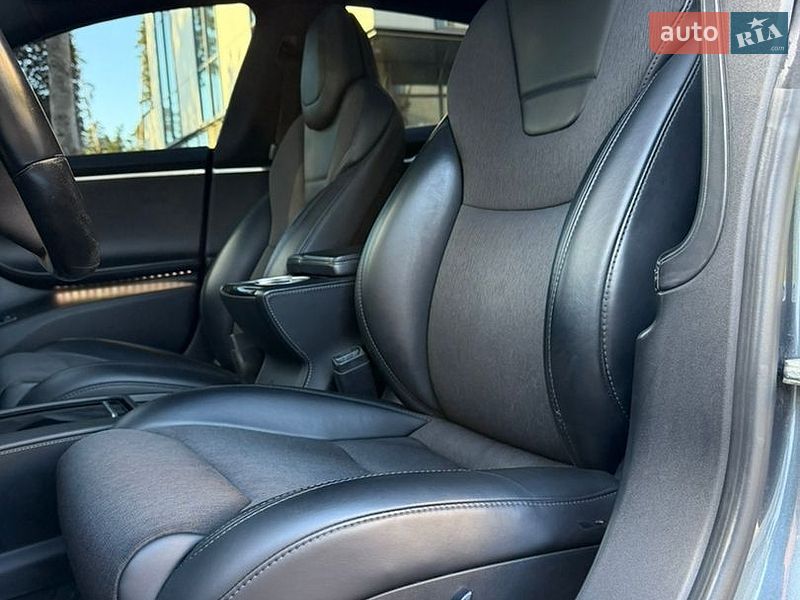 Ліфтбек Tesla Model S 2017 в Києві