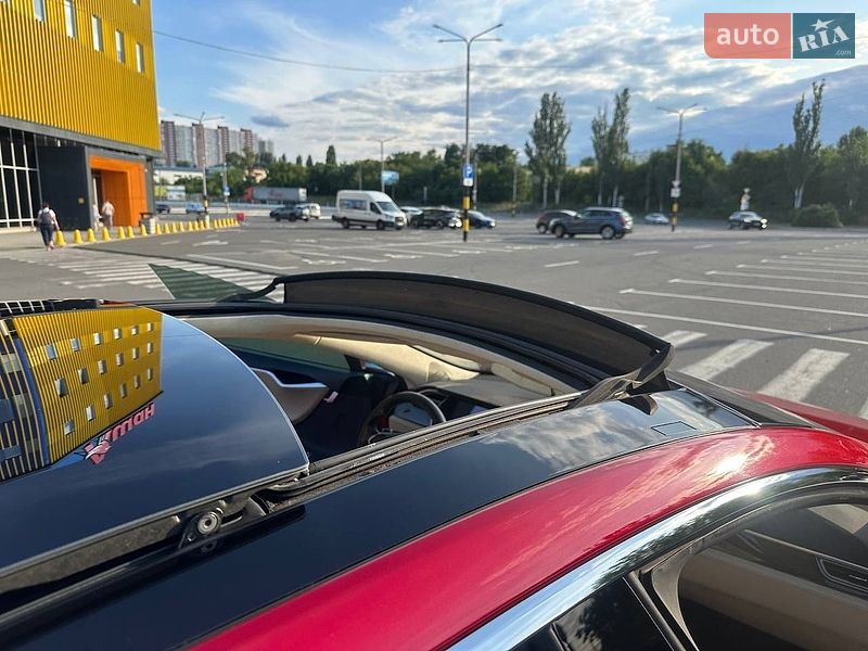 Ліфтбек Tesla Model S 2015 в Києві