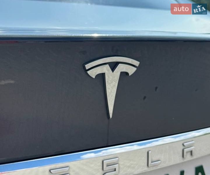 Лифтбек Tesla Model S 2016 в Тернополе