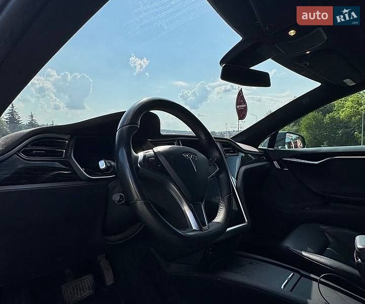 Лифтбек Tesla Model S 2016 в Тернополе