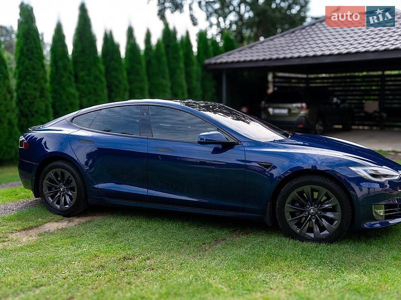 Ліфтбек Tesla Model S 2019 в Львові