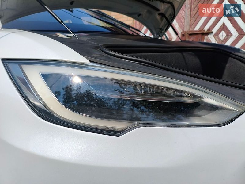 Ліфтбек Tesla Model S 2018 в Нововолинську
