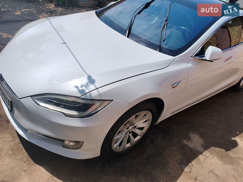 Ліфтбек Tesla Model S 2018 в Нововолинську